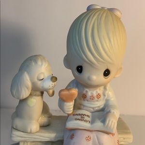 VNTG Precious Moments - Loving Is Sharing 1979